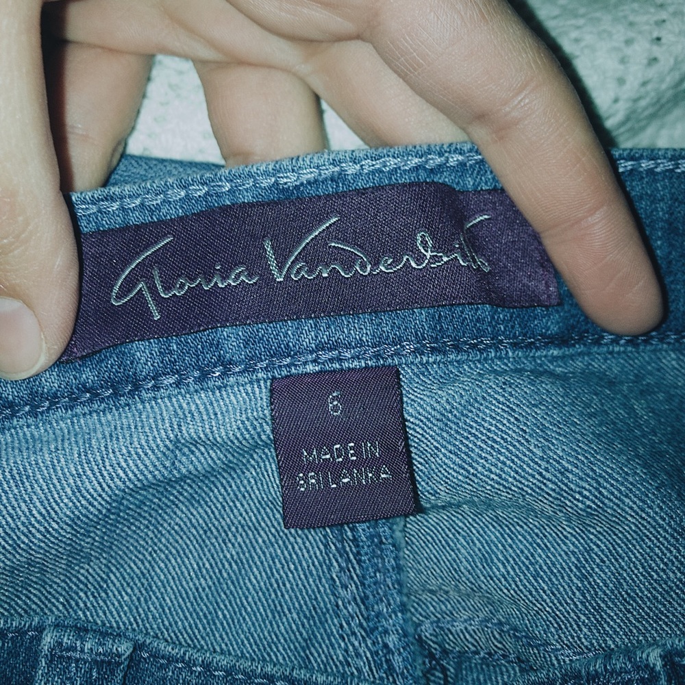 Mom Jeans - Picture 3 of 3